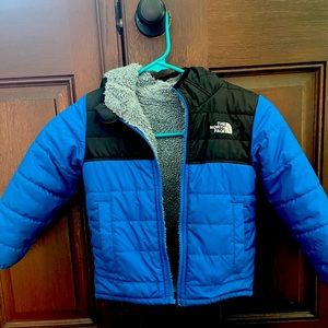 Boys The North Face Reversible Jacket size 4t